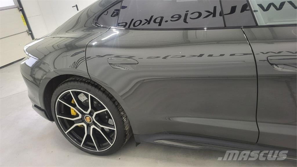 Porsche Taycan سيارات