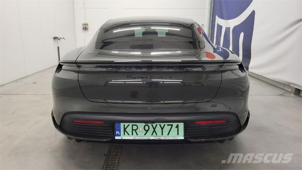 Porsche Taycan سيارات