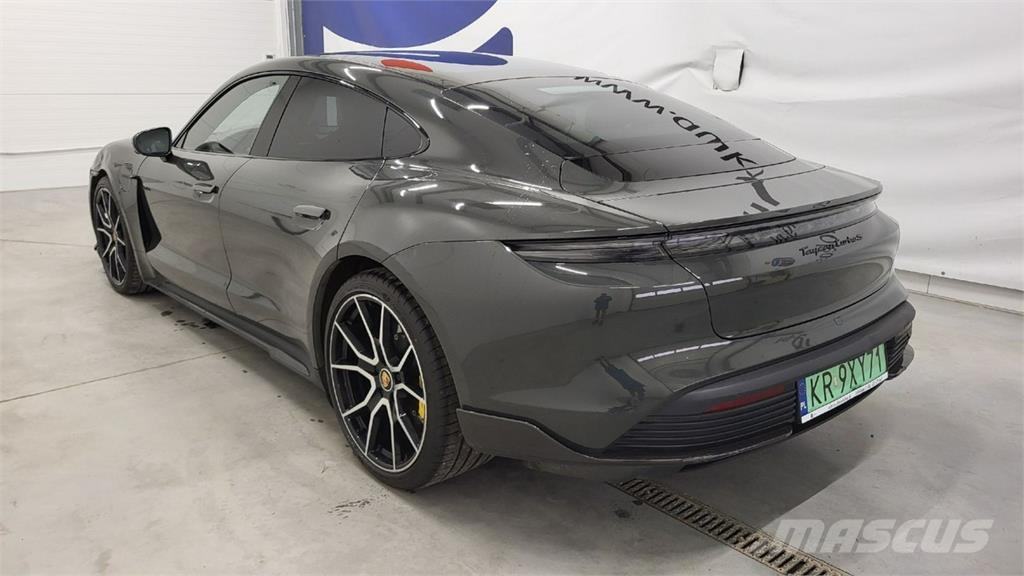 Porsche Taycan سيارات