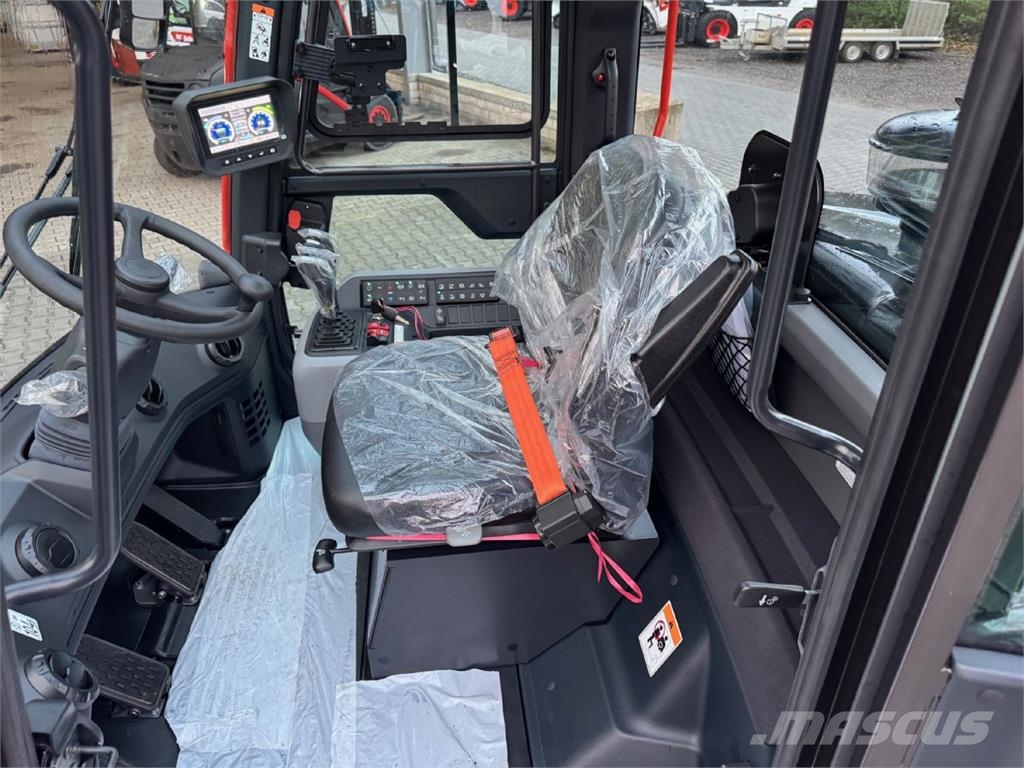 Bobcat D 90 S 9 شاحنات الديزل