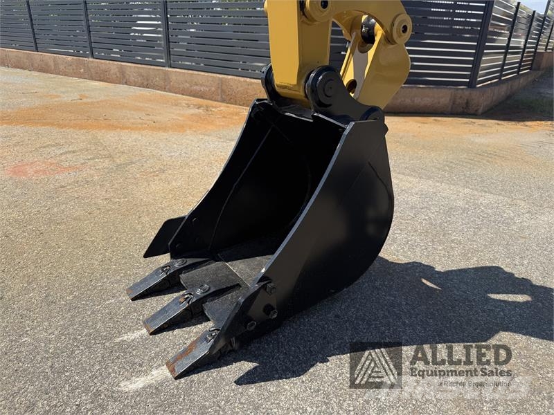 CAT 303CR 小型挖掘机