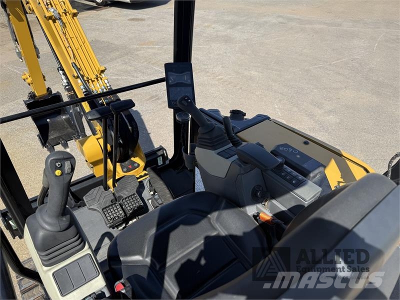 CAT 303CR 小型挖掘机