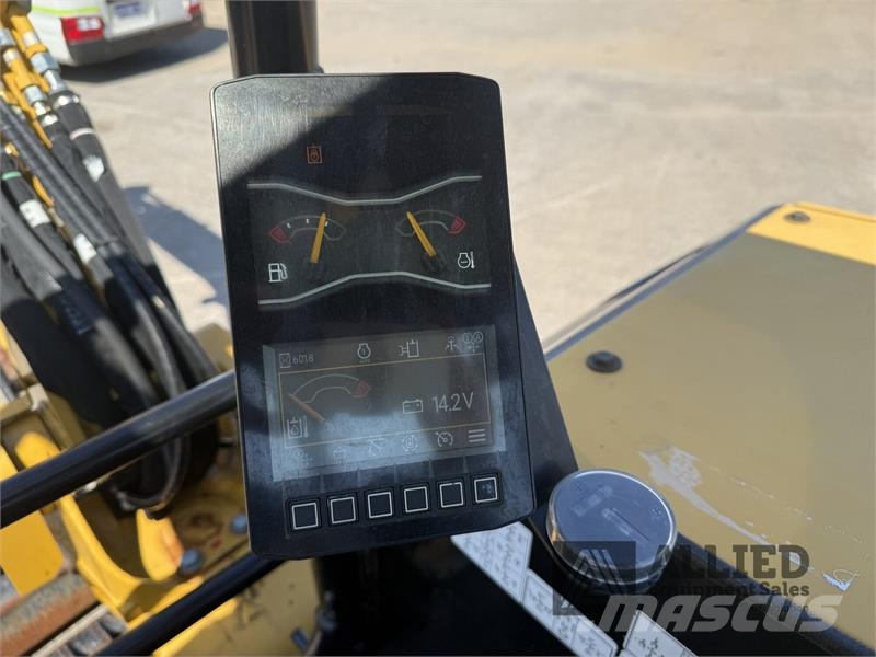 CAT 305CR 小型挖掘机