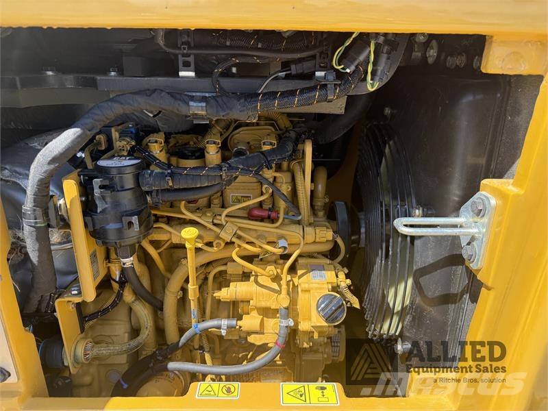 CAT 305CR 小型挖掘机
