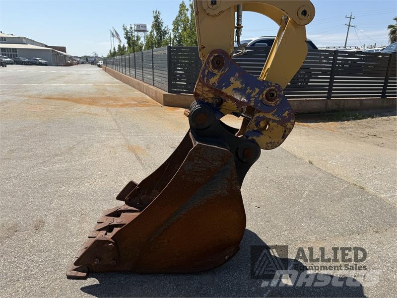 CAT 305CR 小型挖掘机