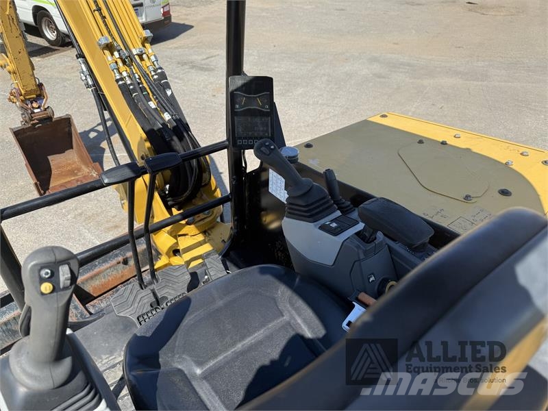 CAT 305CR 小型挖掘机