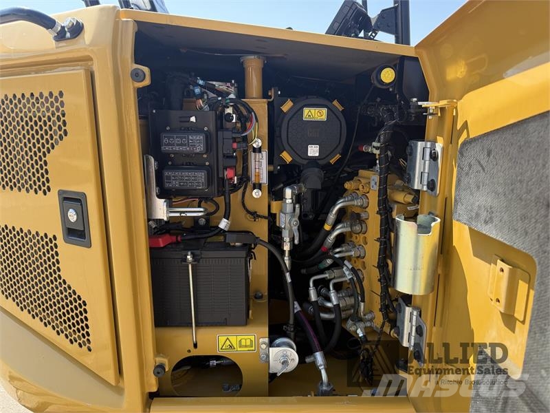 CAT 305CR 小型挖掘机
