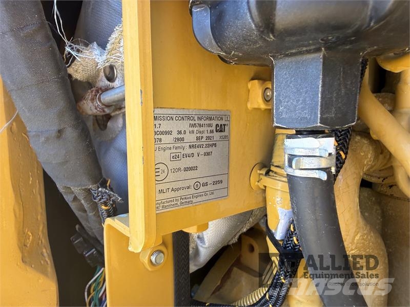 CAT 305CR 小型挖掘机