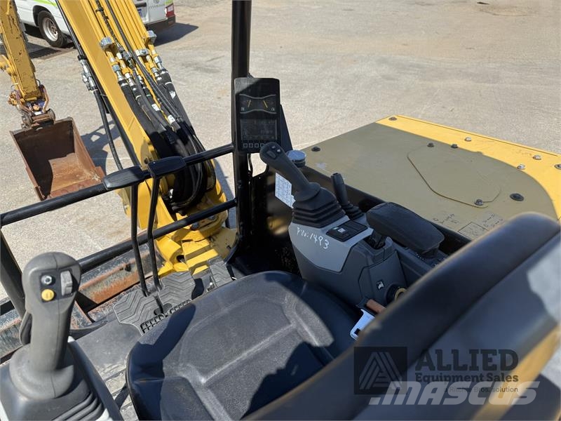 CAT 305CR 小型挖掘机