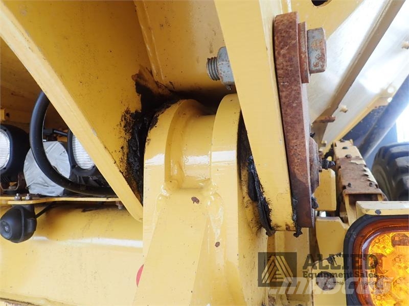 CAT 725 Articulated Haulers
