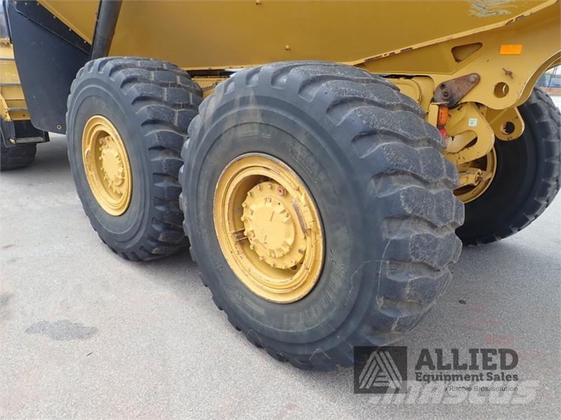 CAT 725 Tombereau articulé
