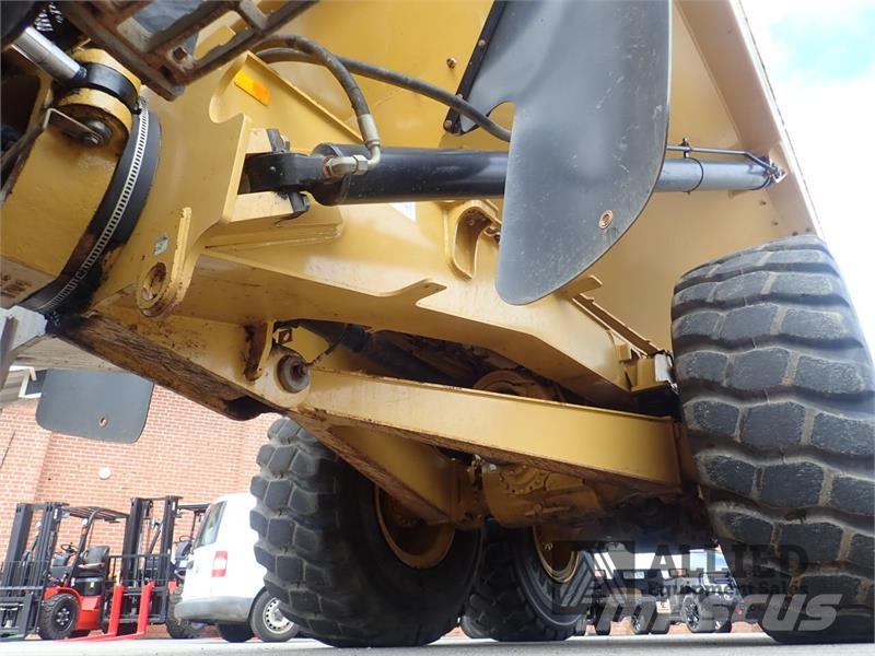 CAT 725 Articulated Haulers