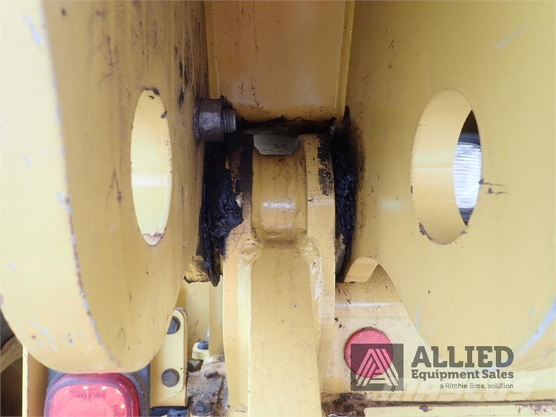 CAT 725 Articulated Haulers