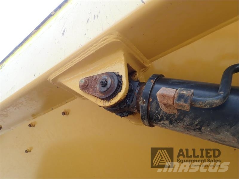 CAT 725 Articulated Haulers