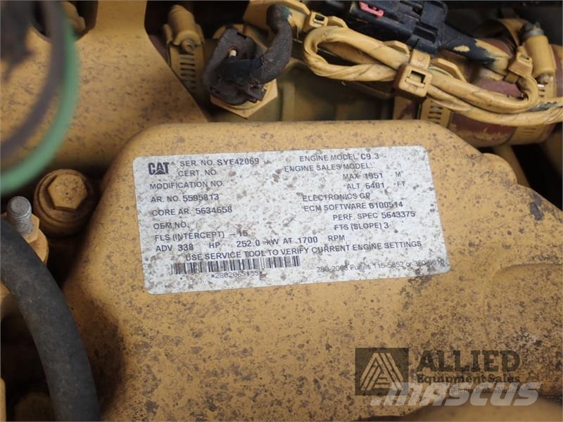CAT 725 Tombereau articulé