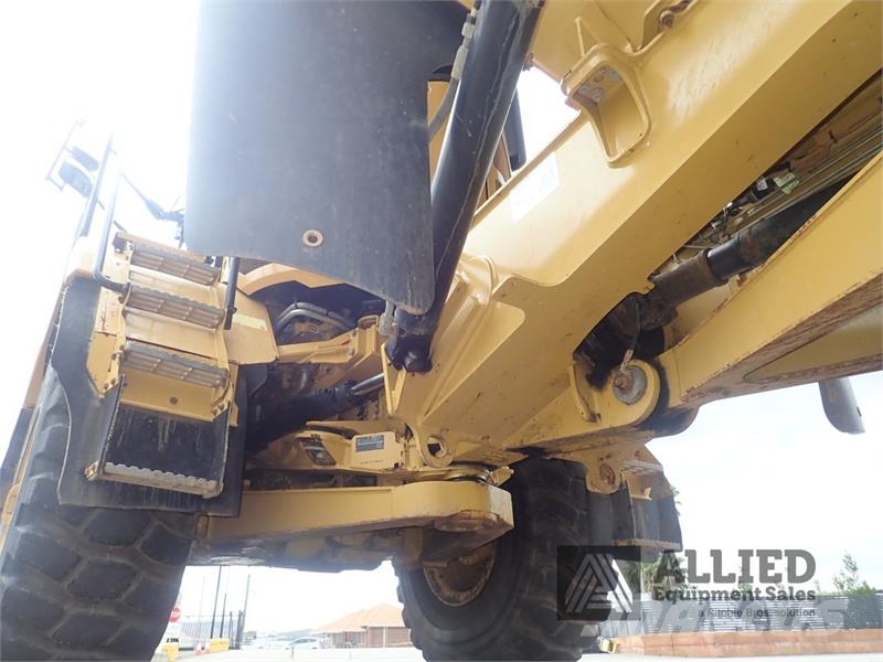 CAT 725 Articulated Haulers