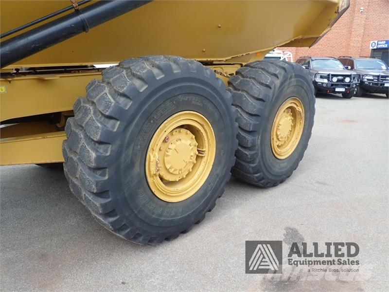 CAT 725 Articulated Haulers