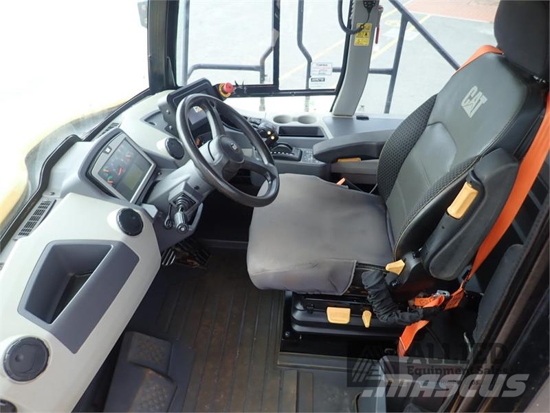 CAT 725 Tombereau articulé