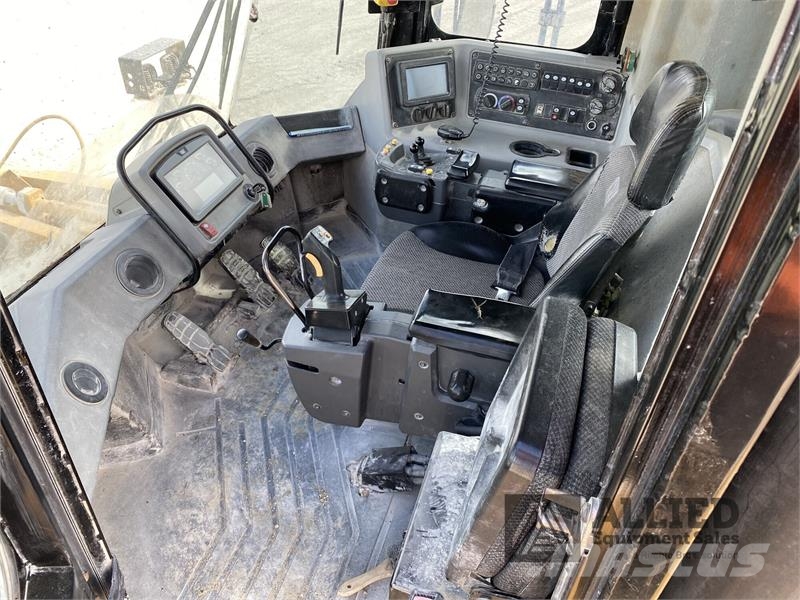 CAT 990K Фронтальні навантажувачі