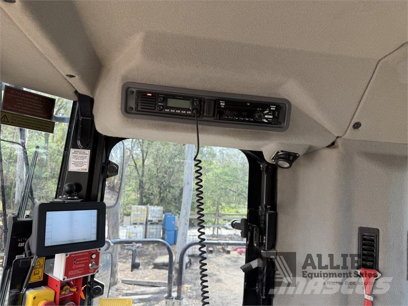 CAT 990K Kolesni nakladalci