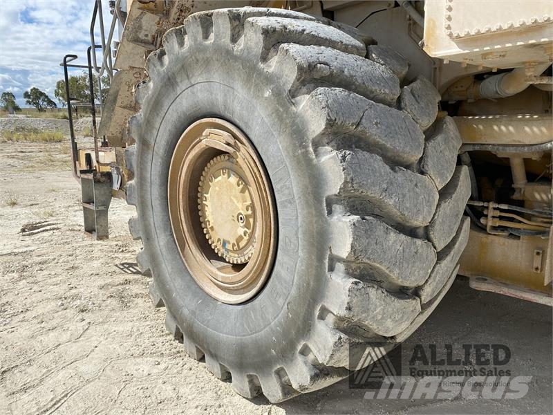 CAT 990K Фронтальні навантажувачі