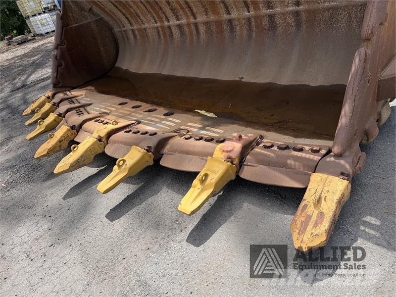 CAT 990K Kolesni nakladalci