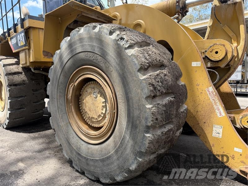 CAT 990K Kolesni nakladalci