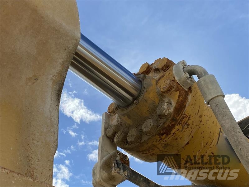 CAT 990K Фронтальні навантажувачі