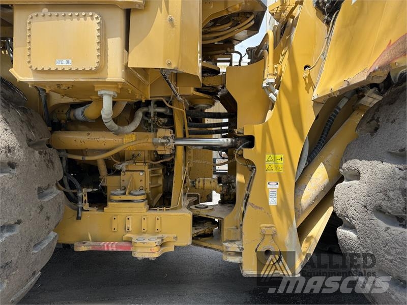 CAT 990K Kolesni nakladalci