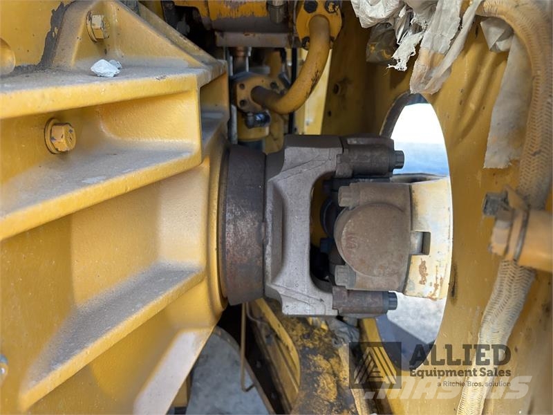 CAT 990K Kolesni nakladalci