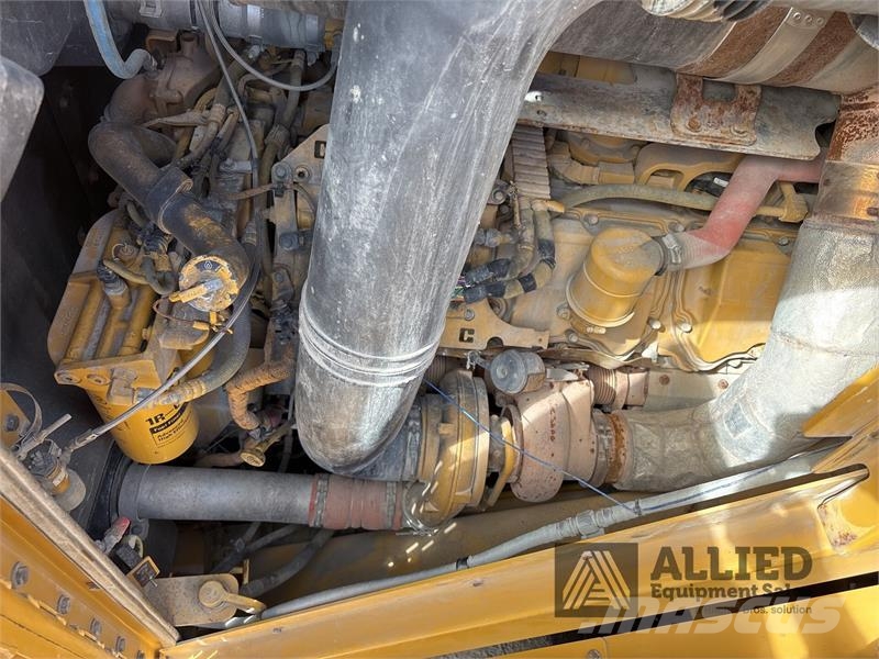 CAT 990K Kolesni nakladalci