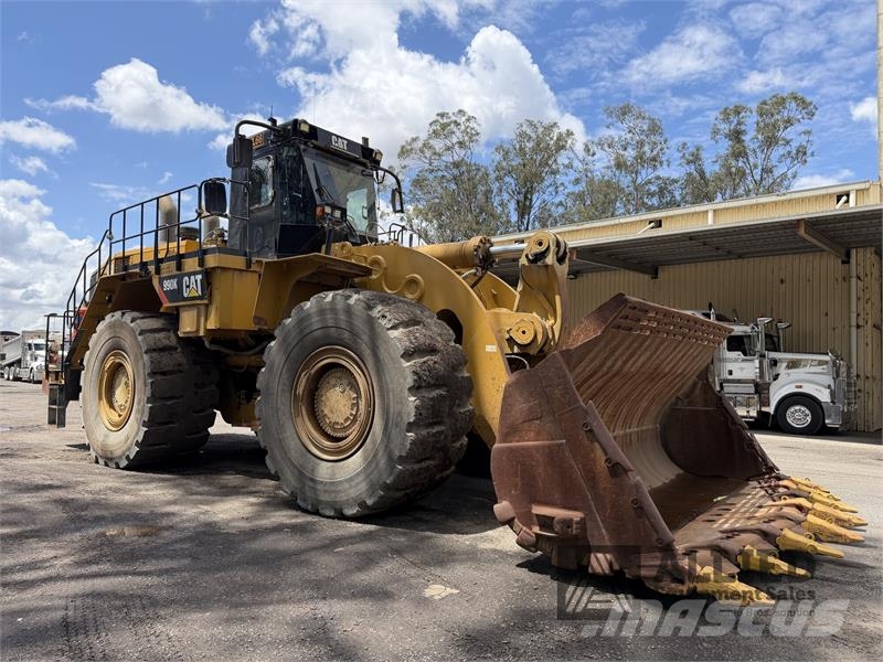 CAT 990K Kolesni nakladalci