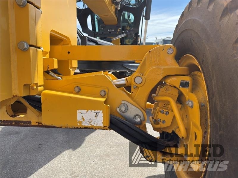 John Deere 872GP Greideriai