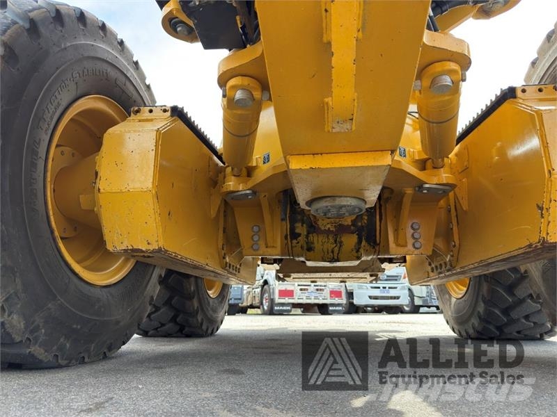 John Deere 872GP Greideriai