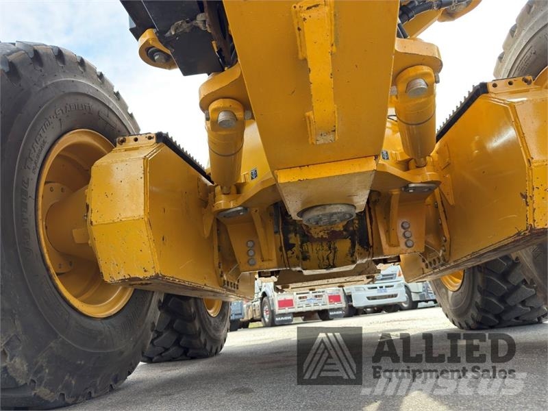 John Deere 872GP Greideriai