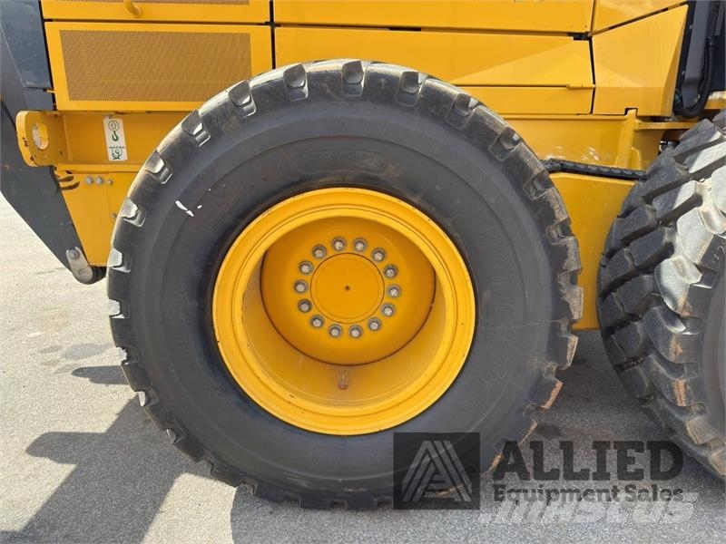 John Deere 872GP Greideriai