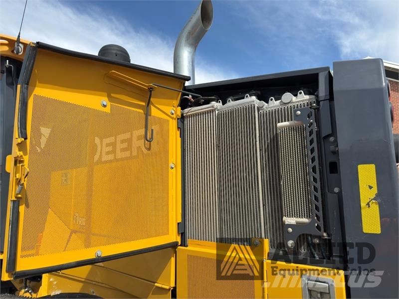 John Deere 872GP Greideriai