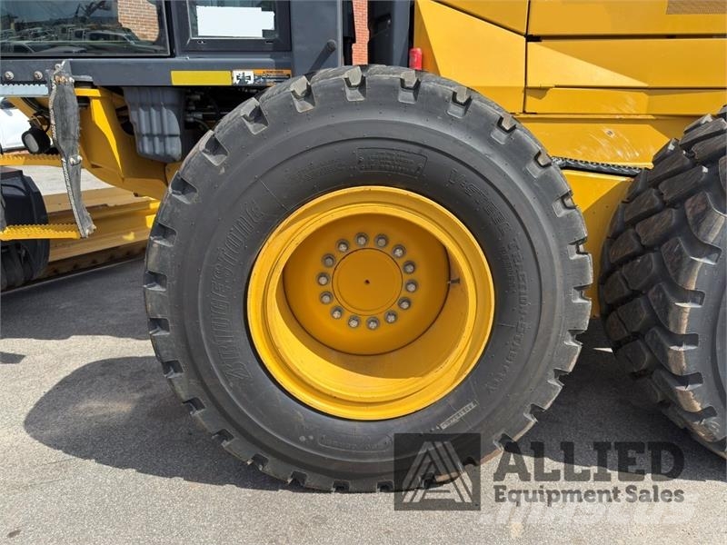 John Deere 872GP Greideriai