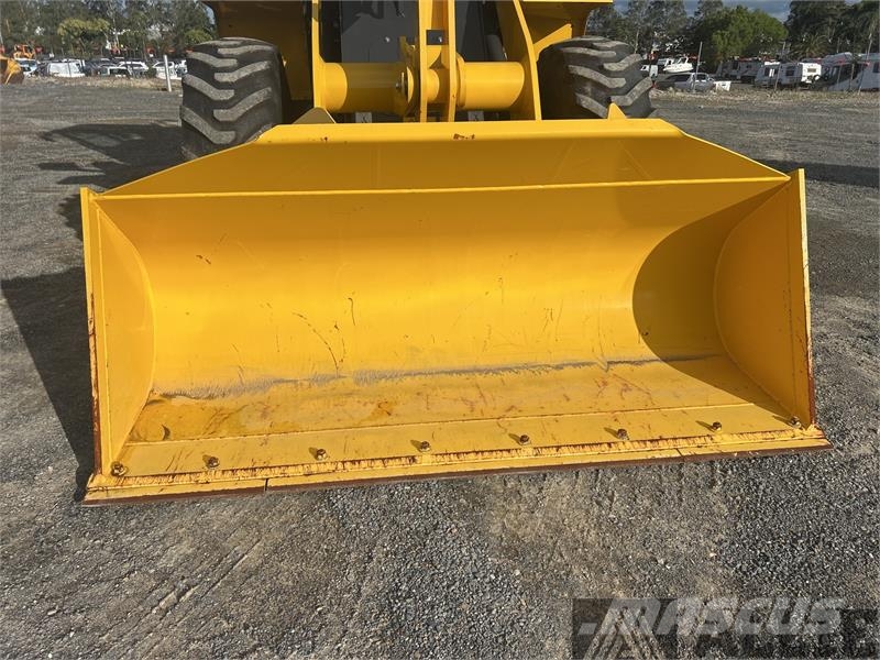 Komatsu WA100-8 Hjullastare