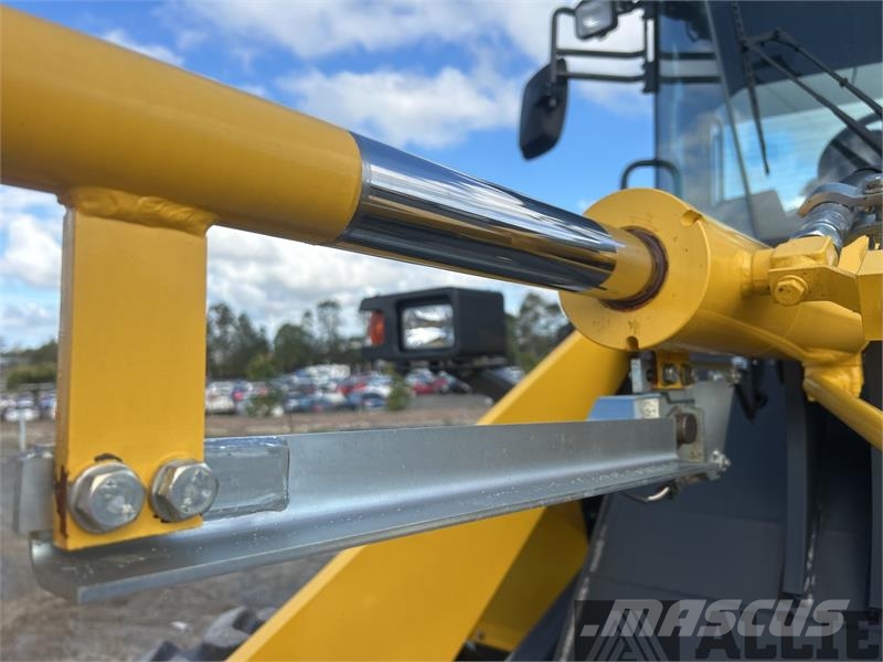 Komatsu WA100-8 Hjullastare