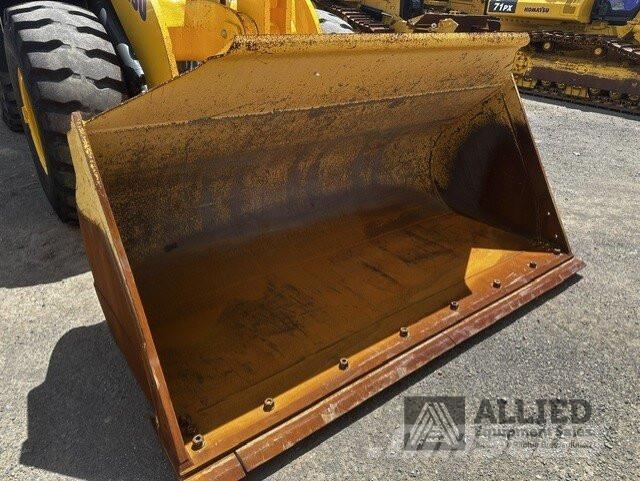 Komatsu WA320-8 Naudoti ratiniai krautuvai