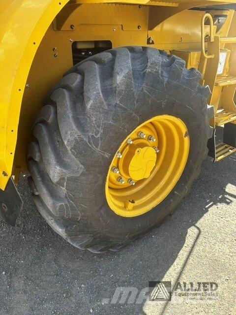 Komatsu WA320-8 Naudoti ratiniai krautuvai