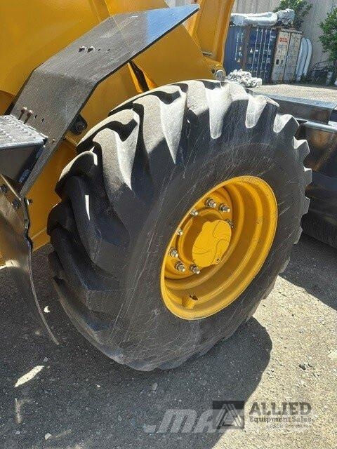 Komatsu WA320-8 Naudoti ratiniai krautuvai
