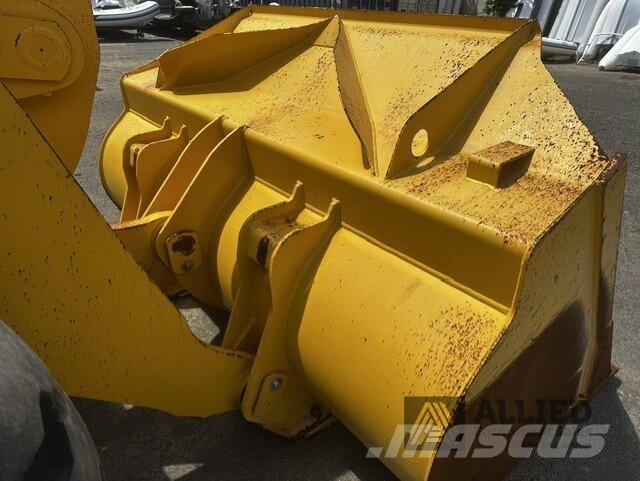Komatsu WA320-8 Naudoti ratiniai krautuvai