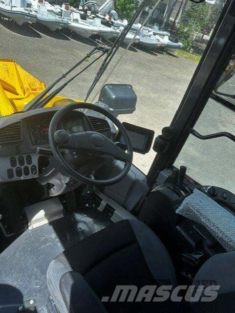 Komatsu WA320-8 Naudoti ratiniai krautuvai