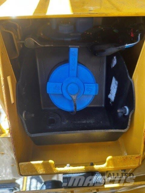 Komatsu WA320-8 Naudoti ratiniai krautuvai