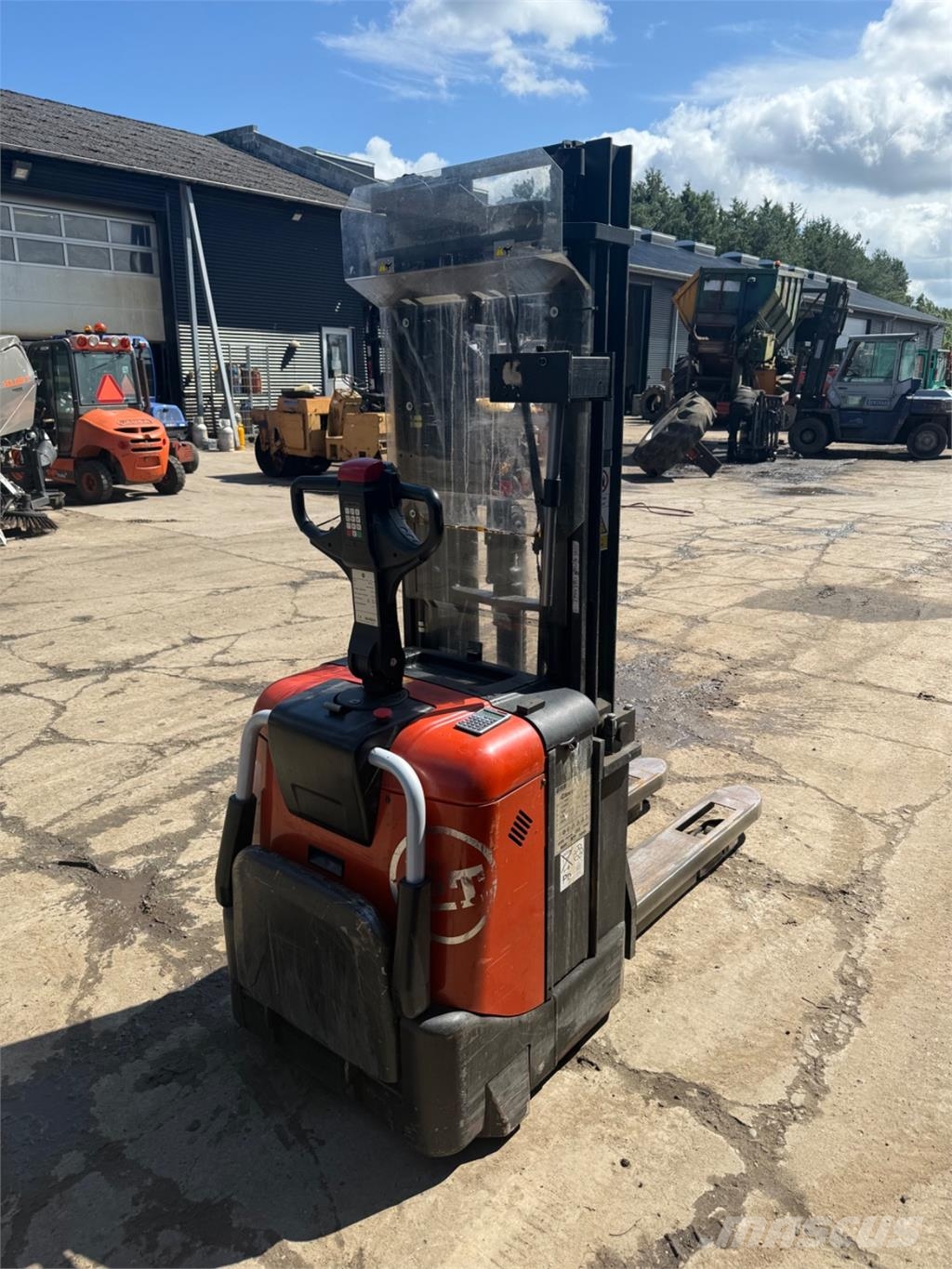 BT SPE125 Apiladores manuales
