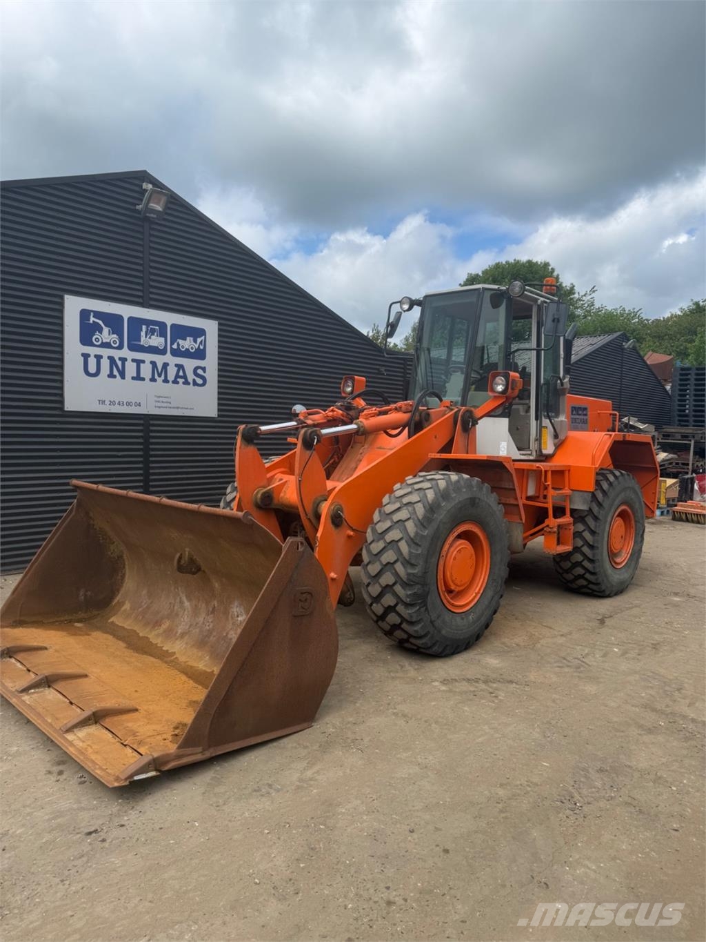 Fiat-Hitachi R130.2 لوادر بعجل