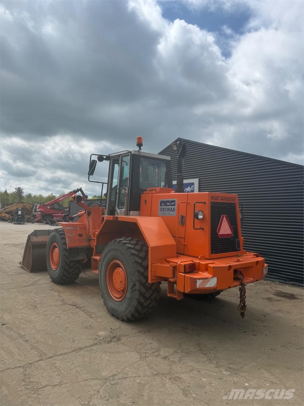 Fiat-Hitachi R130.2 لوادر بعجل