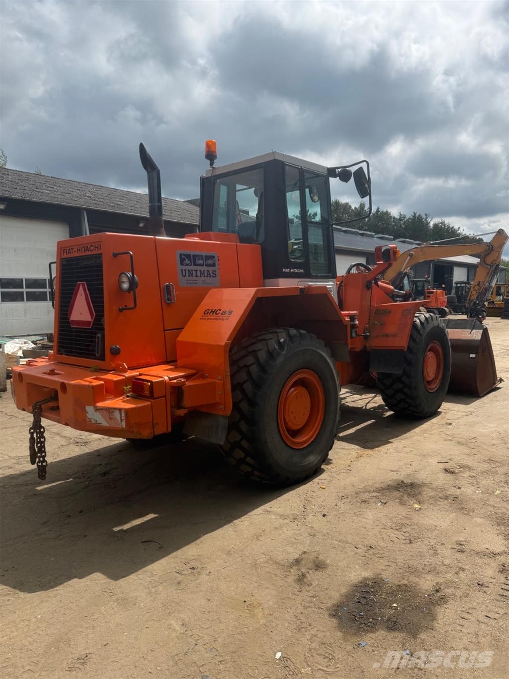 Fiat-Hitachi R130.2 لوادر بعجل